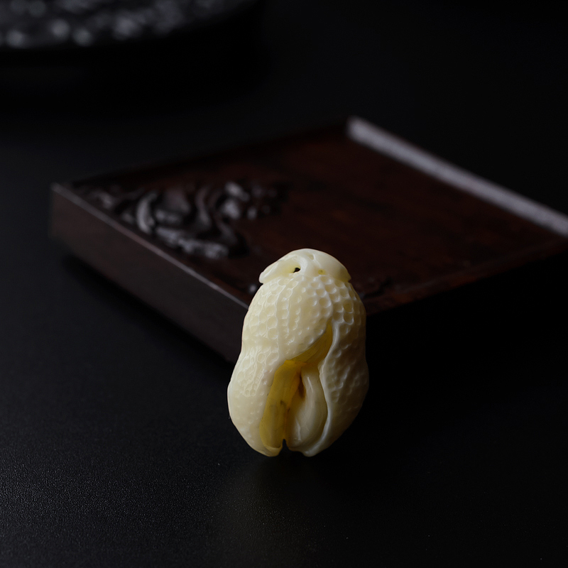 满蜜白蜜花生吊坠-红掌柜