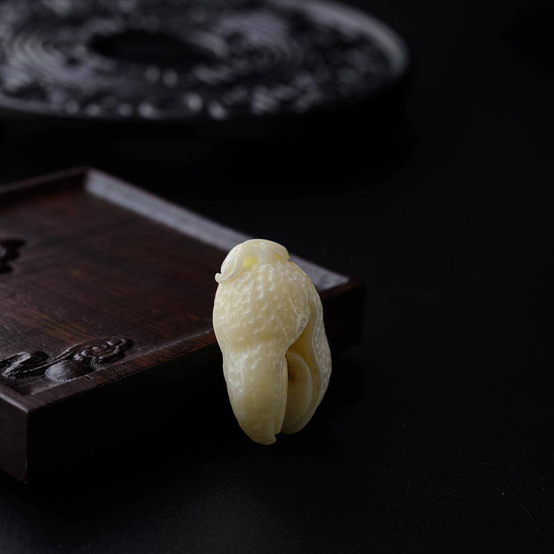 满蜜花生吊坠-红掌柜