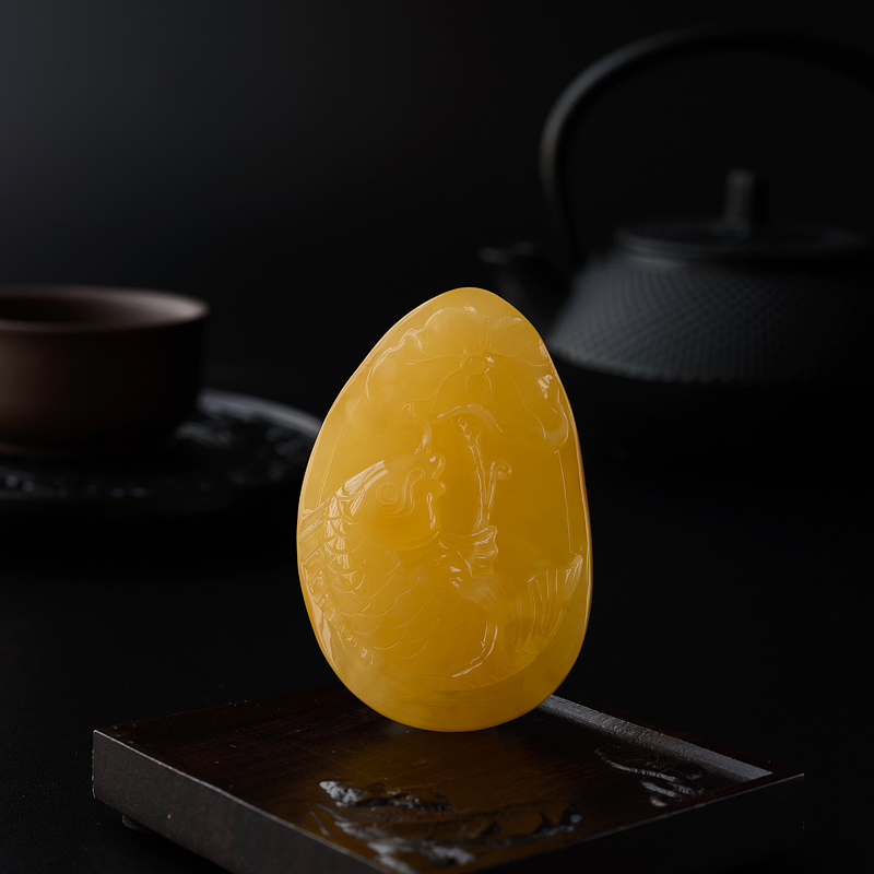 鸡油黄蜜蜡连年有余吊坠-红掌柜