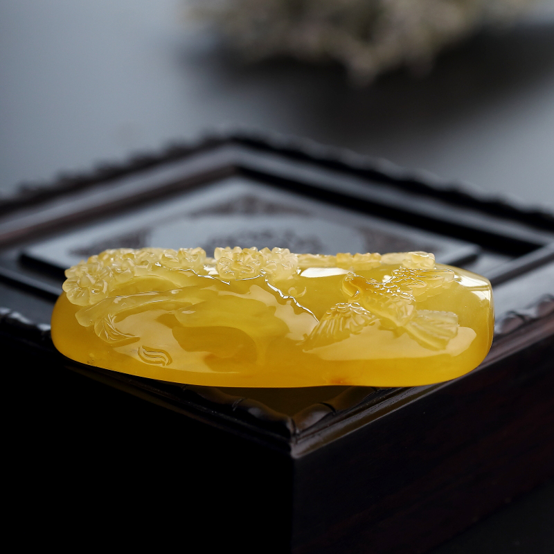 鸡油黄蜜蜡喜上眉梢吊坠-红掌柜