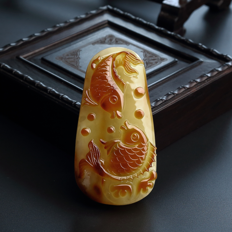 波罗的海天然鸡油黄蜜蜡年年有余吊坠 - 红掌柜