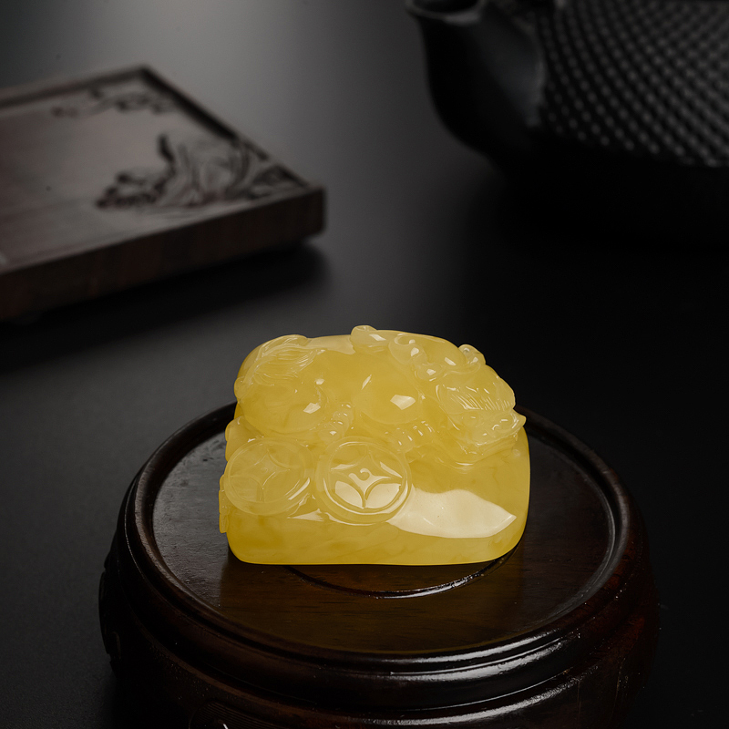 鸡油黄蜜蜡貔貅挂件-红掌柜