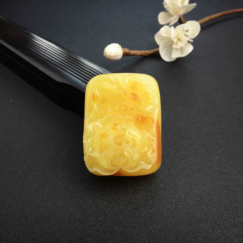 俏色蜜蜡蝶恋花吊坠-红掌柜