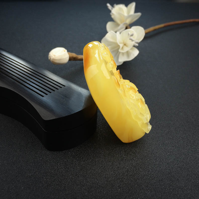 俏色蜜蜡蝶恋花挂件-红掌柜