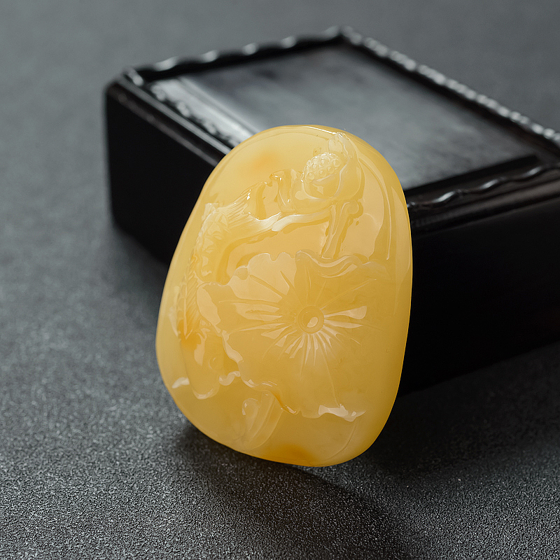 天然鸡油黄蜜蜡连年有余吊坠 - 红掌柜