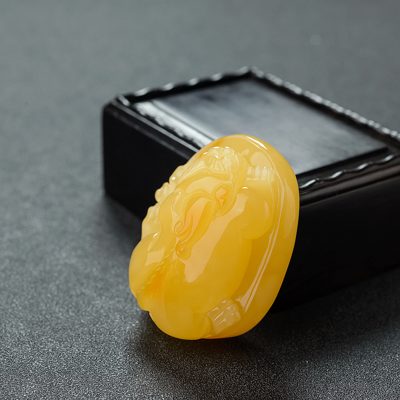 天然鸡油黄蜜蜡貔貅吊坠 - 红掌柜