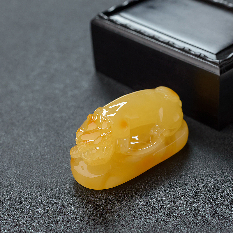 波罗的海鸡油黄蜜蜡貔貅吊坠 - 红掌柜