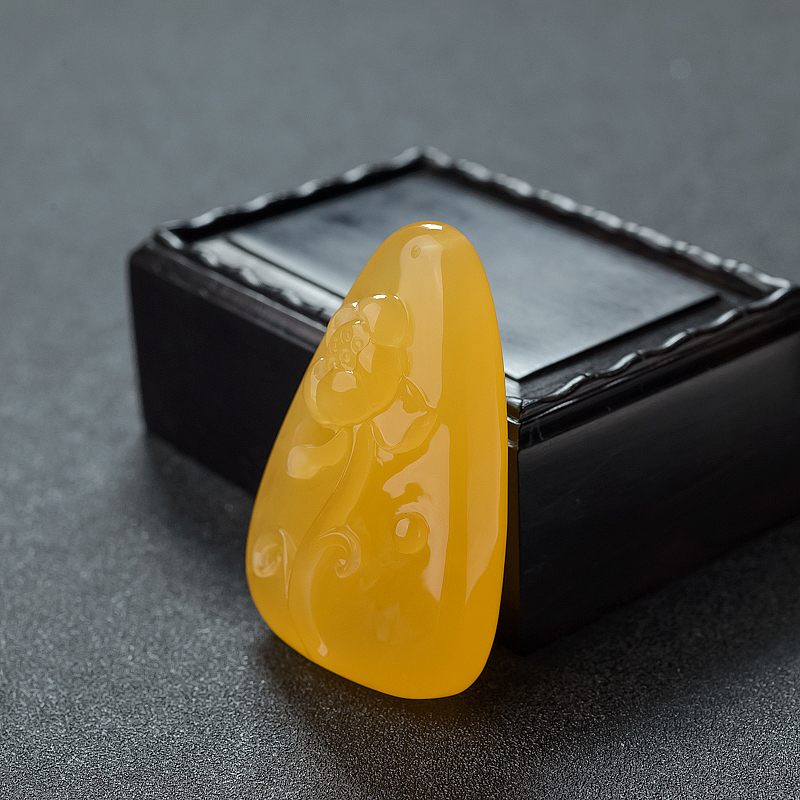 天然鸡油黄蜜蜡一品清廉吊坠 - 红掌柜