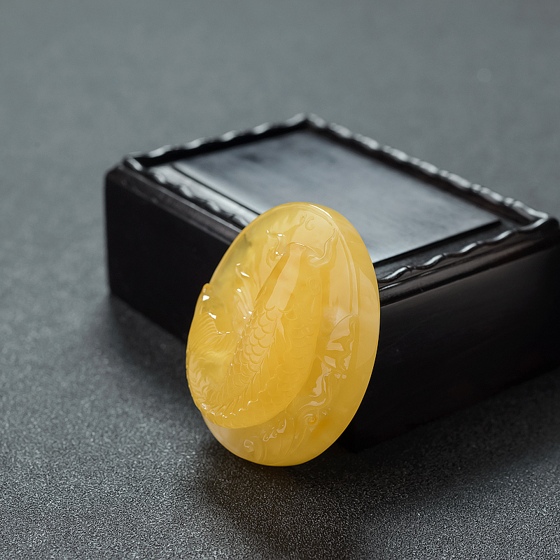 天然鸡油黄蜜蜡连年有余吊坠 - 红掌柜