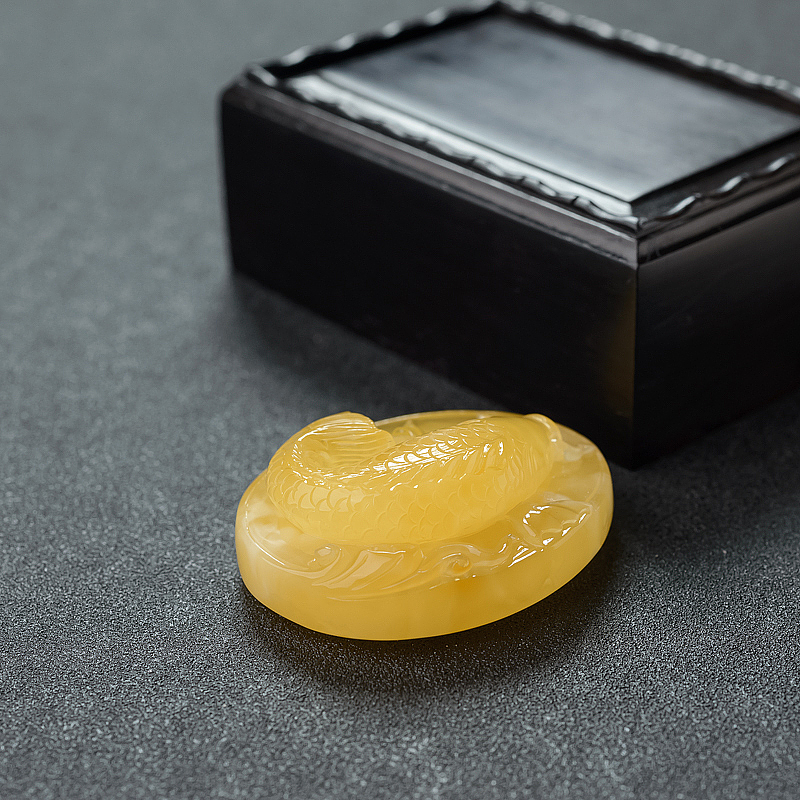 波罗的海鸡油黄蜜蜡连年有余吊坠 - 红掌柜