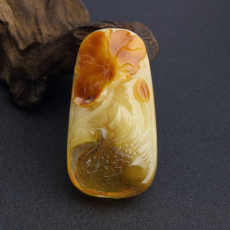 波罗的海天然带皮俏色蜜蜡天鹅吊坠 - 红掌柜