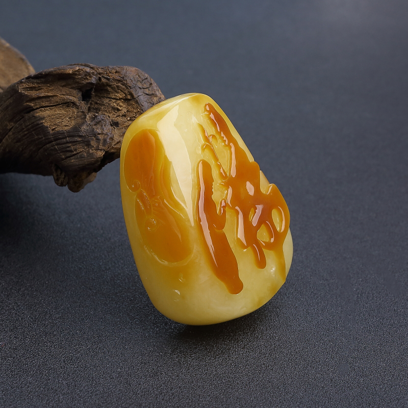 俏色蜜蜡悟道吊坠 - 红掌柜