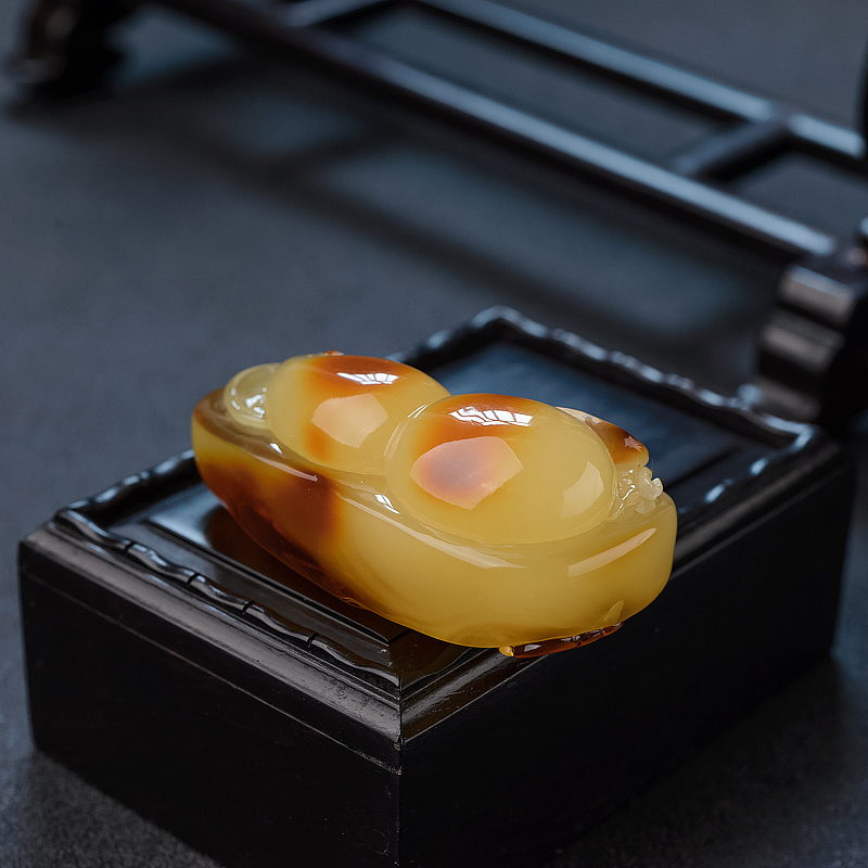 波罗的海带皮俏色蜜蜡葫芦吊坠 - 红掌柜