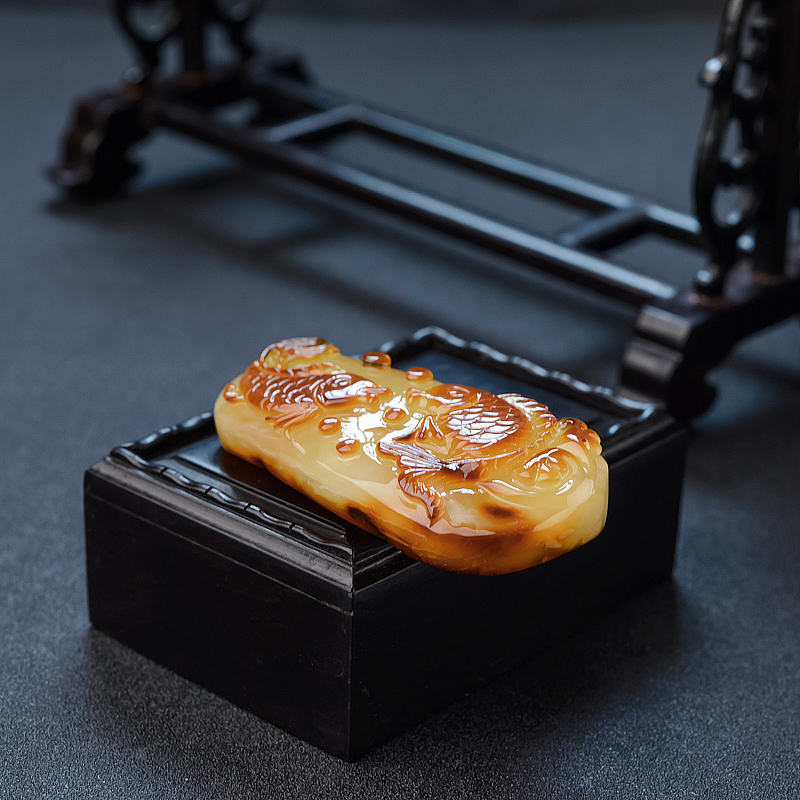 波罗的海俏色蜜蜡年年有余吊坠 - 红掌柜