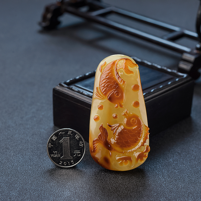 天然蜜蜡年年有余吊坠 - 红掌柜