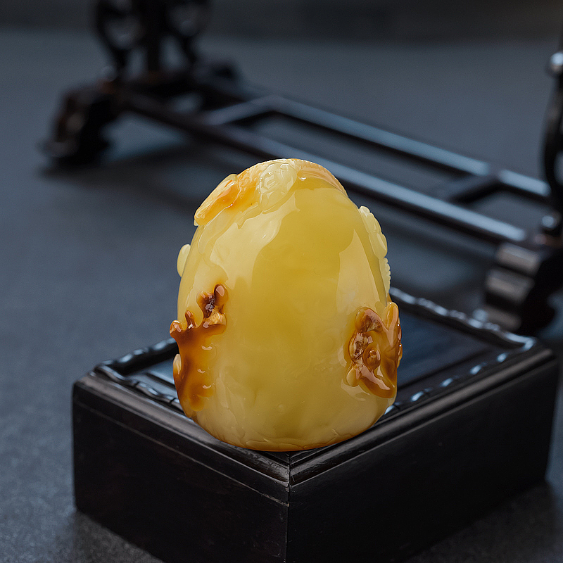 俏色蜜蜡荷花吊坠 - 红掌柜