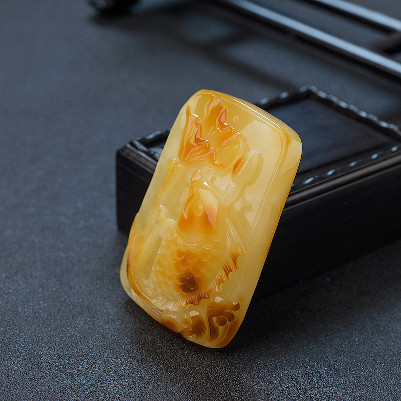 俏色蜜蜡年年有余吊坠-红掌柜