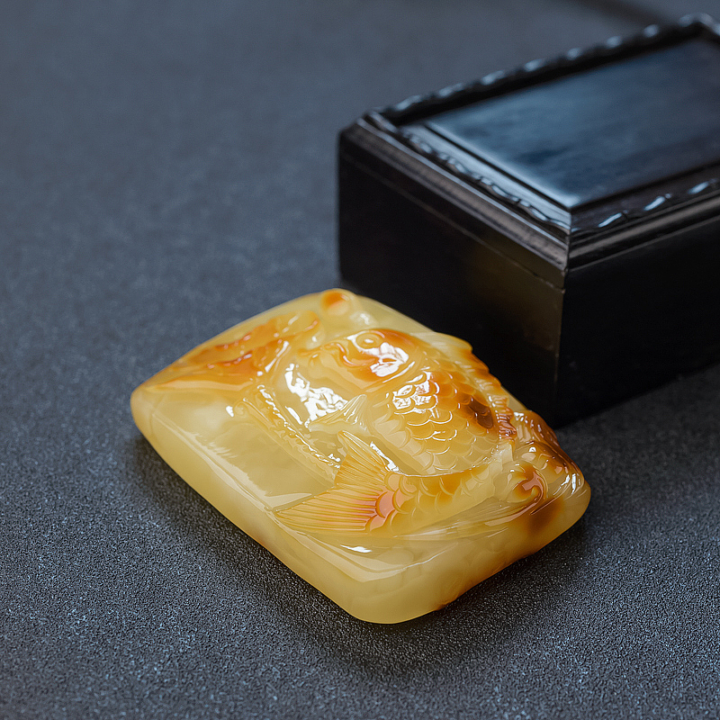 带皮俏色蜜蜡吊坠-红掌柜