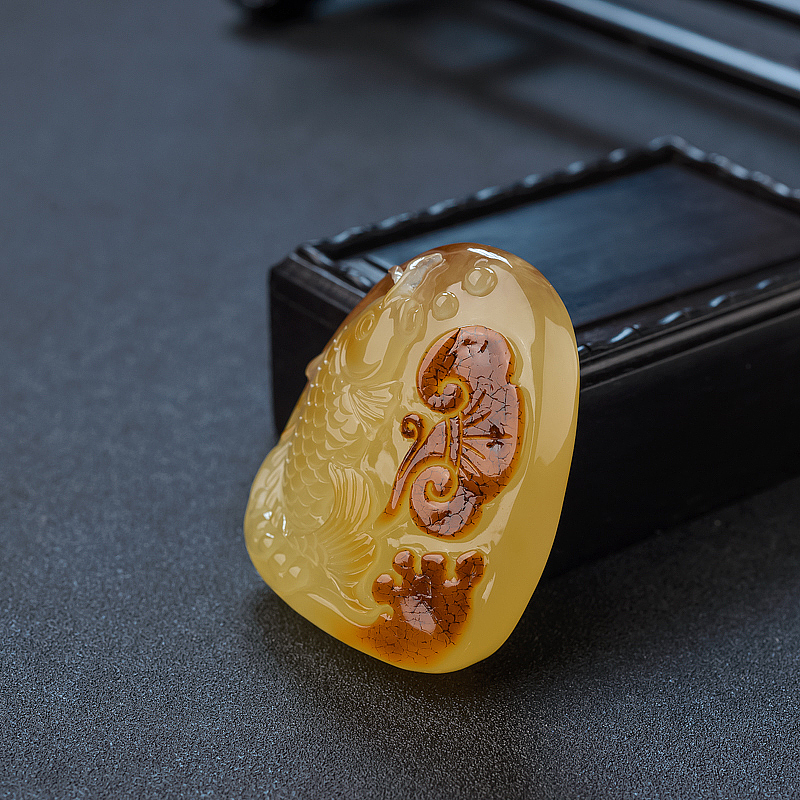 俏色蜜蜡年年有余吊坠-红掌柜