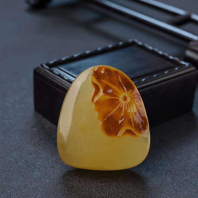 蜜蜡年年有余吊坠-红掌柜