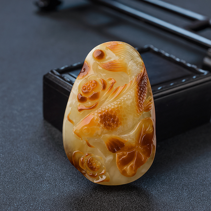 带皮俏色蜜蜡连年有余吊坠-红掌柜