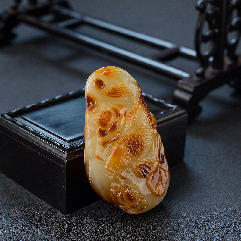 蜜蜡连年有余吊坠-红掌柜