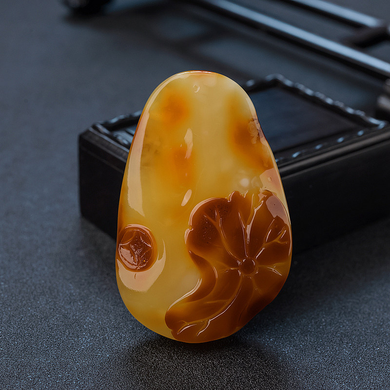 带皮蜜蜡连年有余吊坠-红掌柜