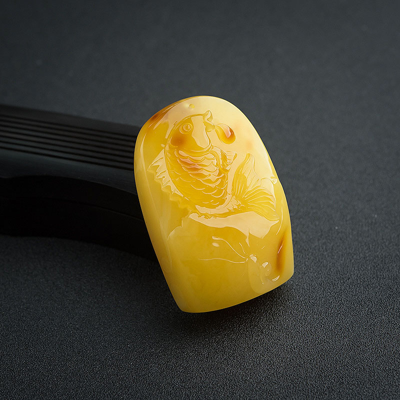 鸡油黄蜜蜡连年有余吊坠-红掌柜