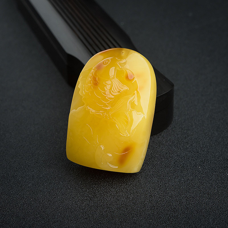 蜜蜡连年有余吊坠-红掌柜