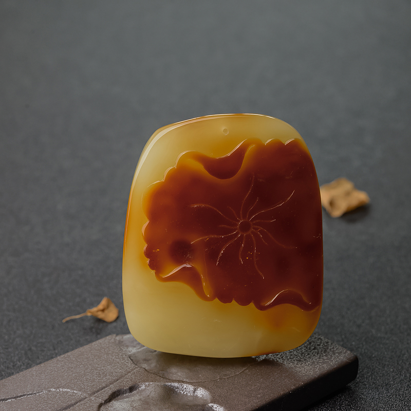 俏色蜜蜡悟道吊坠-红掌柜