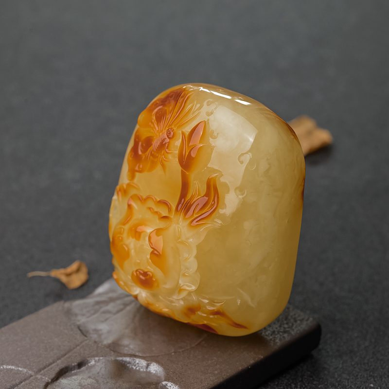 波罗的海带皮俏色蜜蜡蝶恋花吊坠-红掌柜