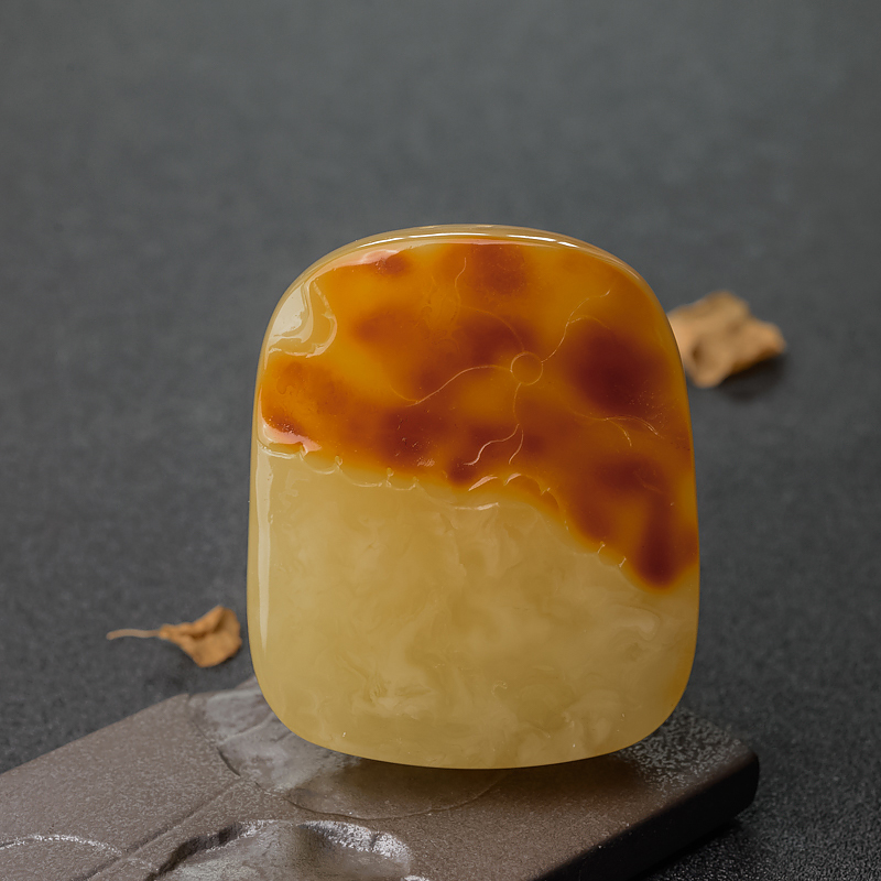 俏色蜜蜡蝶恋花吊坠-红掌柜