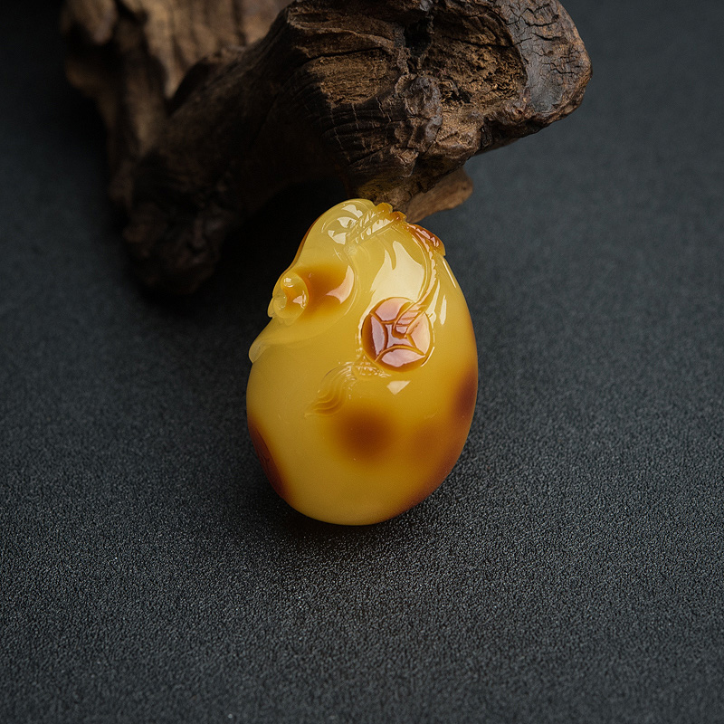 带皮俏色蜜蜡钱袋吊坠-红掌柜