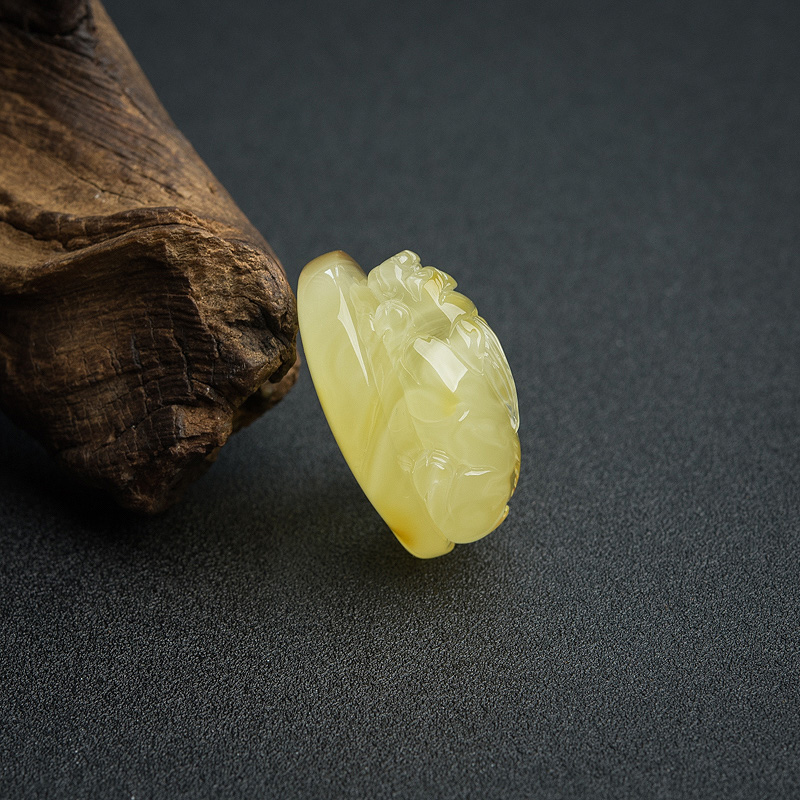 天然鸡油黄蜜蜡貔貅吊坠-红掌柜