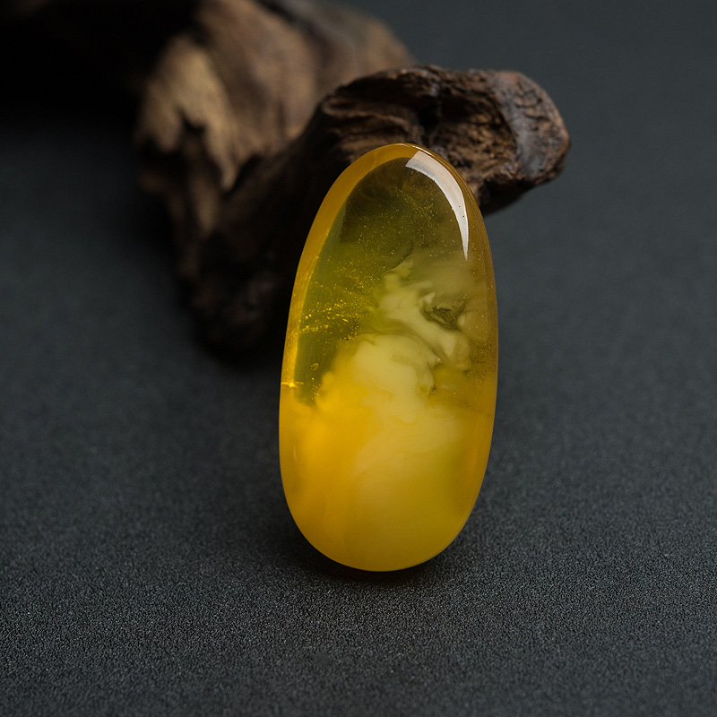 鸡油黄金绞蜜吊坠-红掌柜