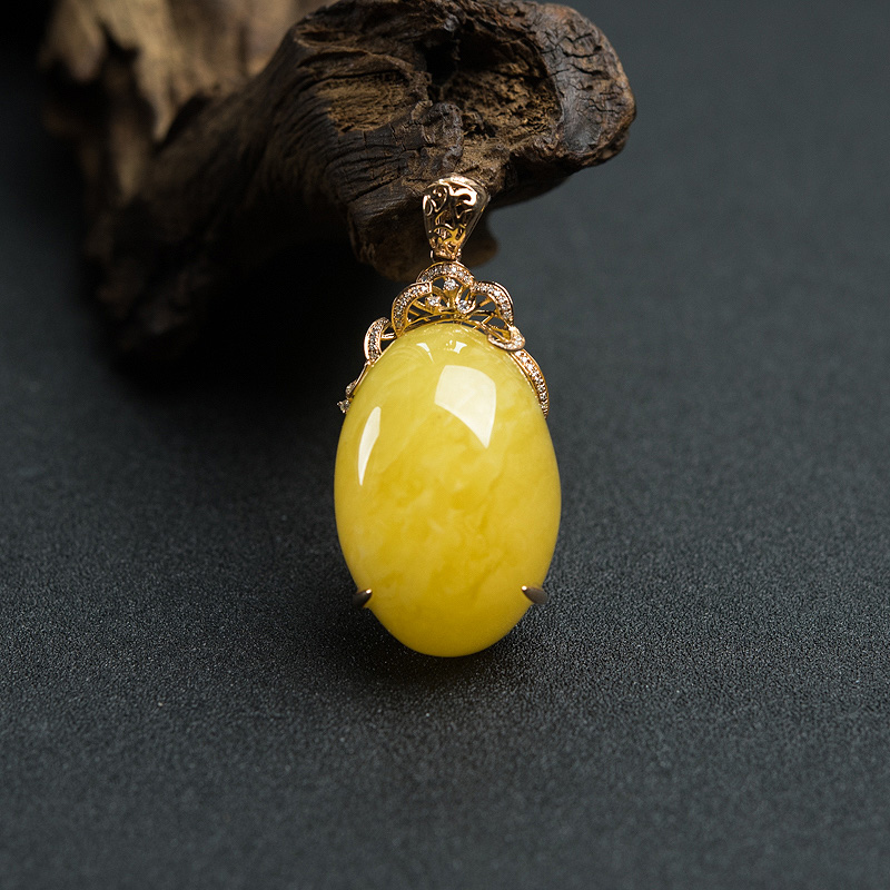 18K金镶钻鸡油黄蜜蜡吊坠-红掌柜