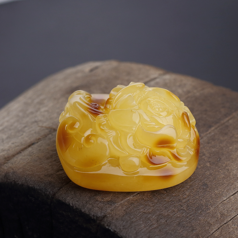 俏色蜜蜡牡丹花吊坠-红掌柜