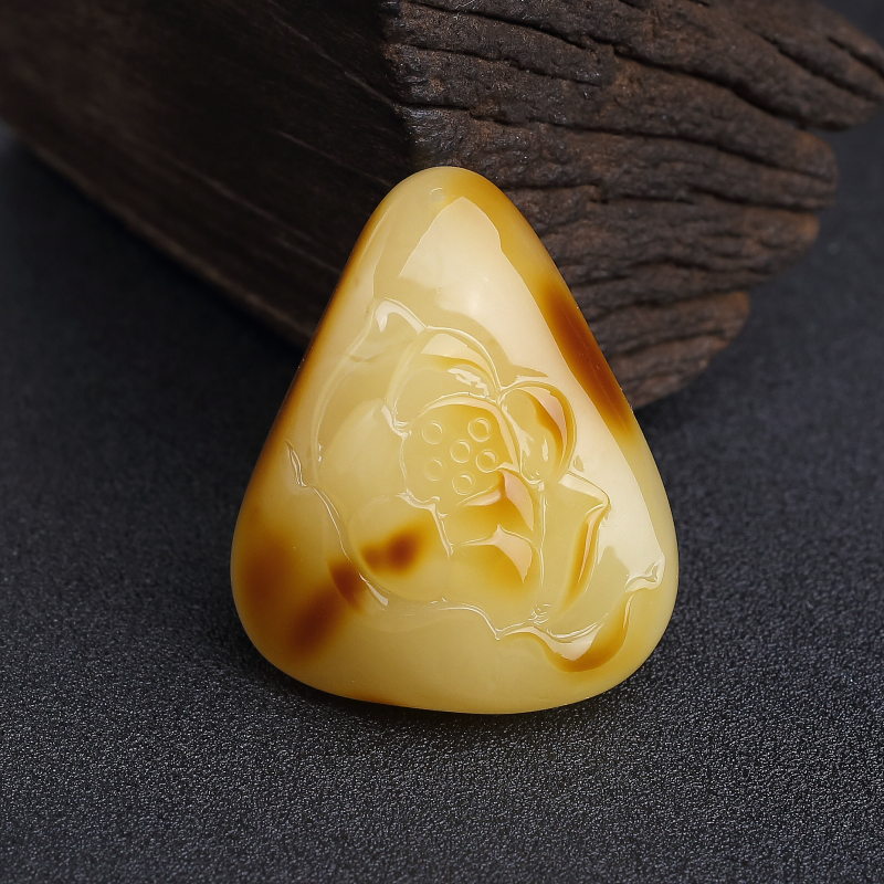 带皮俏色蜜蜡莲花吊坠-红掌柜