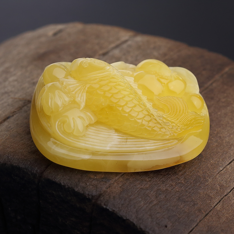 天然带皮鸡油黄蜜蜡连年有余吊坠-红掌柜