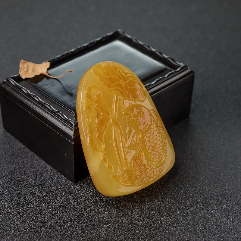 带皮俏色蜜蜡年年有余吊坠 - 红掌柜