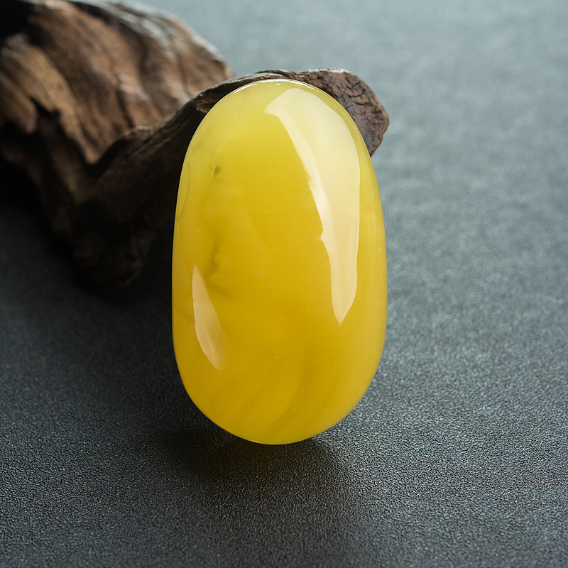 鸡油黄蜜蜡随形吊坠-红掌柜