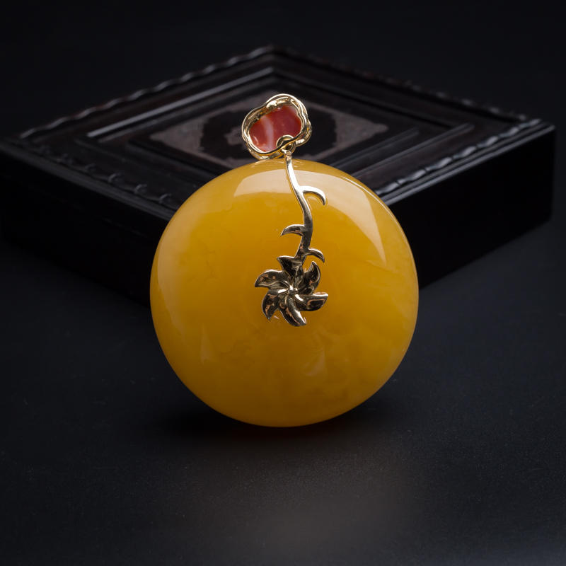 18K金镶钻鸡油红蜜蜡平安扣吊坠-红掌柜