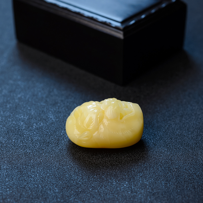 天然满蜜蜜蜡老虎头吊坠-红掌柜