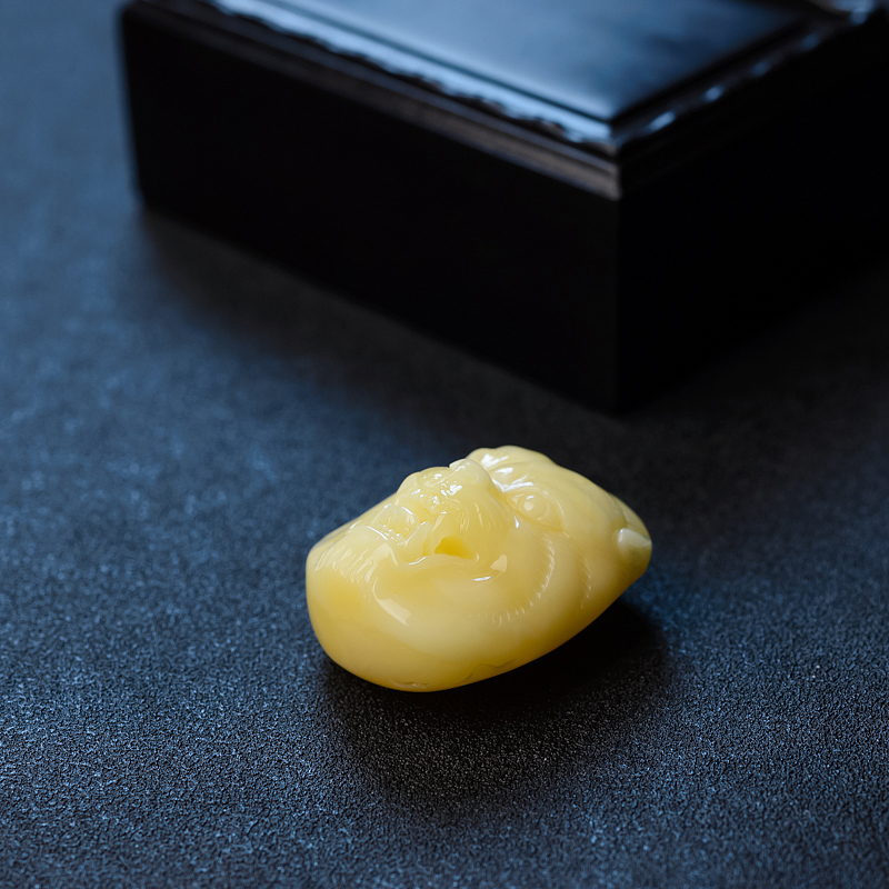 满蜜蜜蜡老虎头吊坠-红掌柜