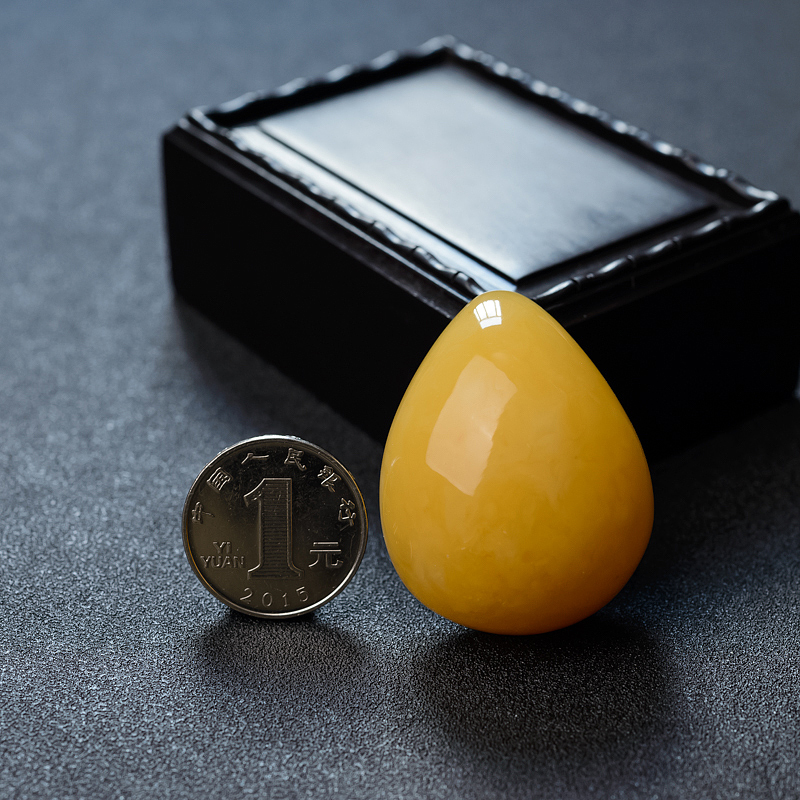 满蜜鸡油黄蜜蜡随形吊坠-红掌柜