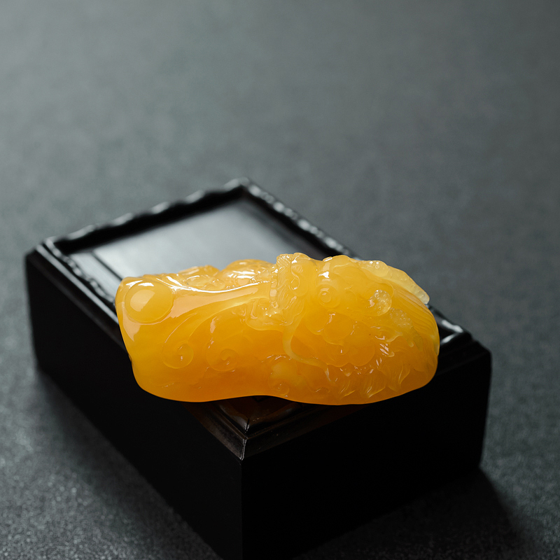 波罗的海满蜜鸡油红蜜蜡龙吊坠-红掌柜