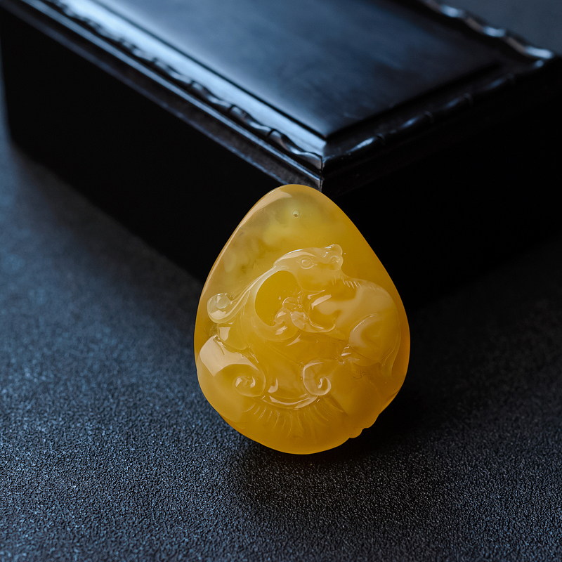 波罗的海天然鸡油黄蜜蜡老鼠吊坠-红掌柜