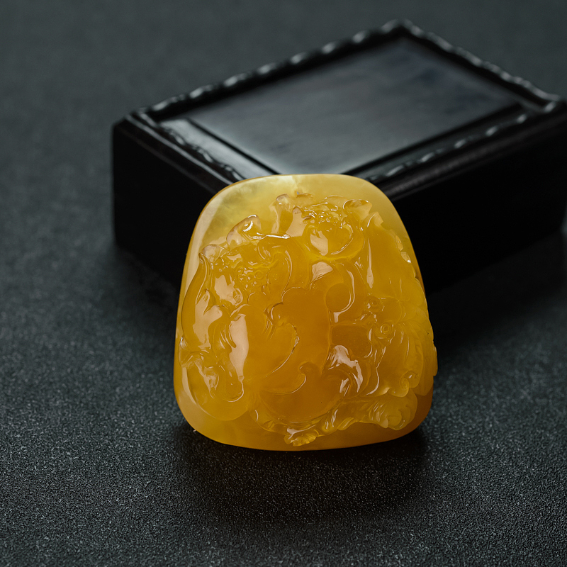 鸡油黄 蜜蜡蝶恋花挂件-红掌柜