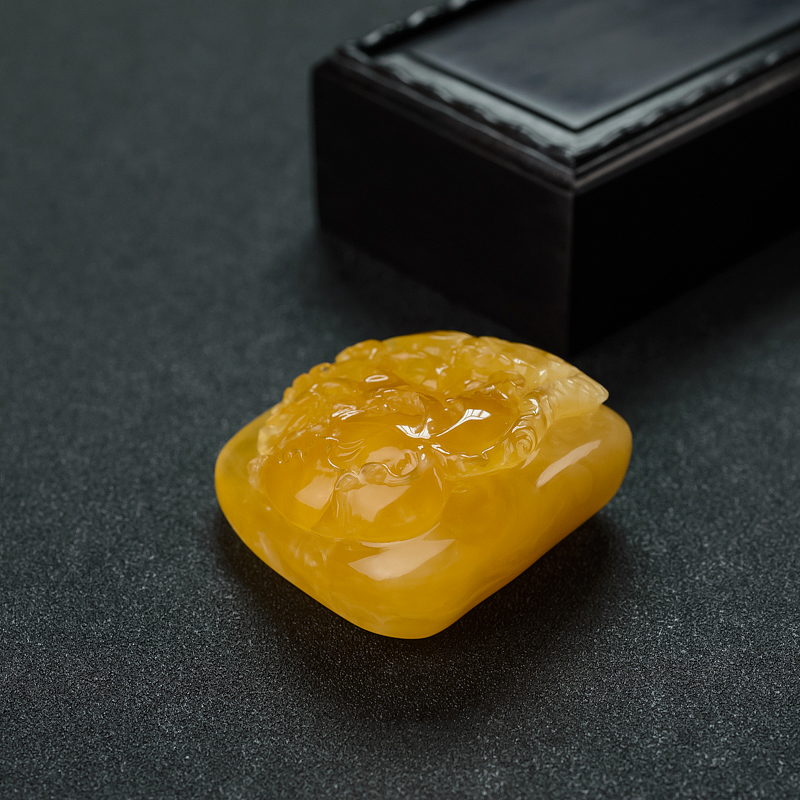 鸡油黄 蜜蜡蝶恋花挂坠-红掌柜