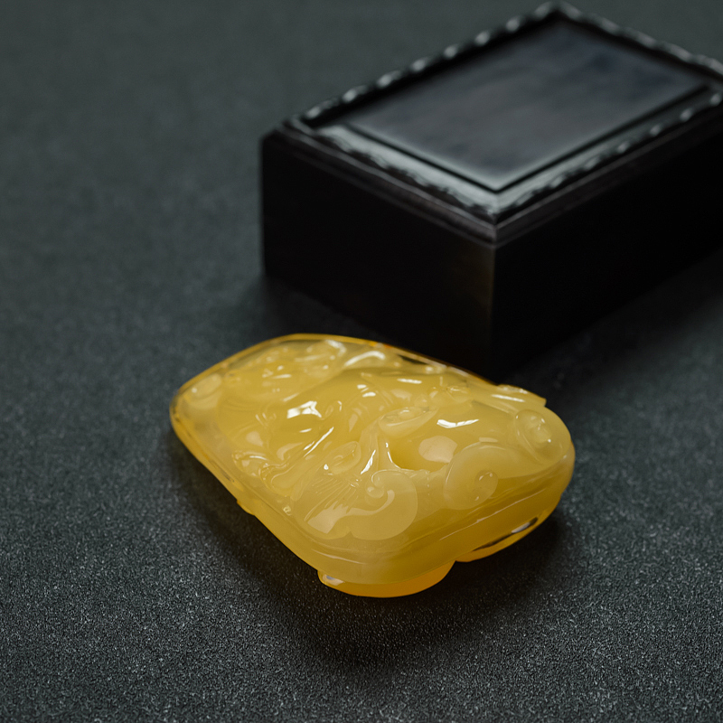 鸡油黄蜜蜡貔貅吊坠-红掌柜